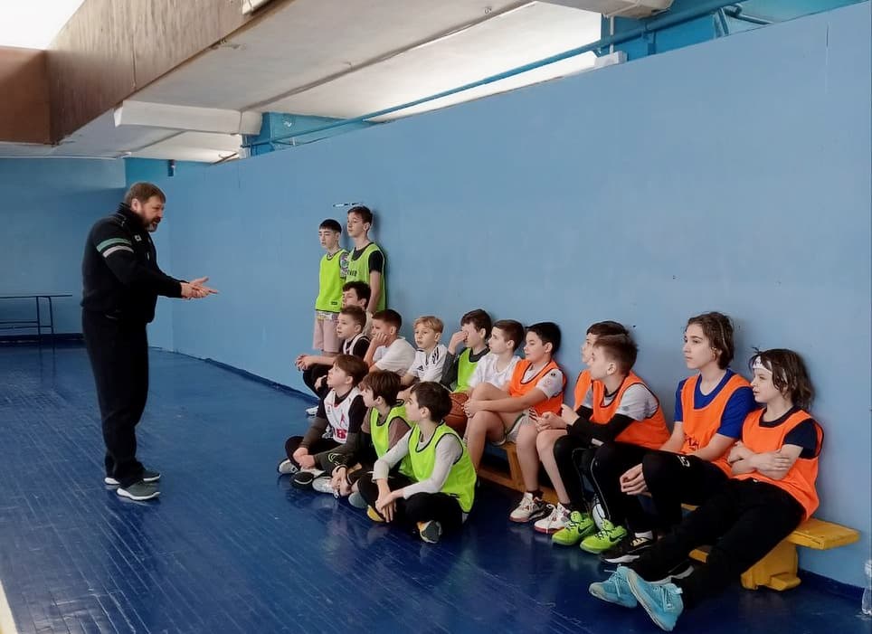 В Днепре открыли баскетбольную секцию для детей из Донбасса