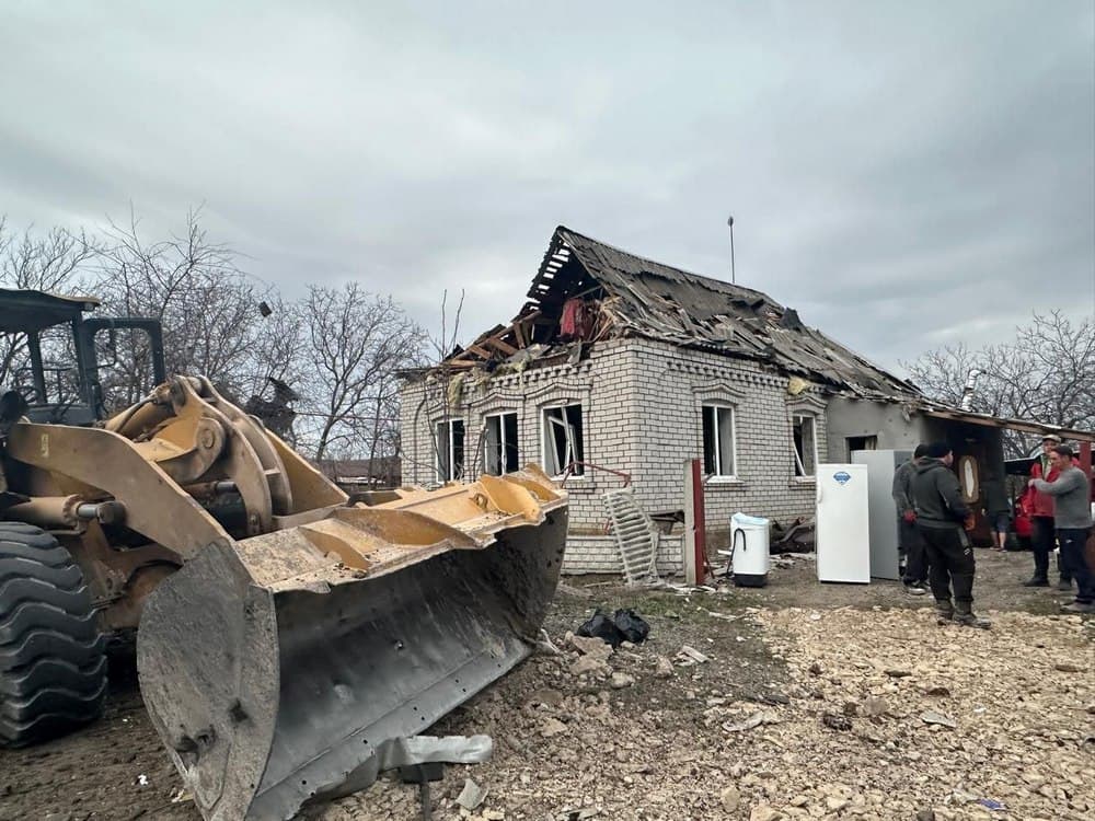 У Куртівці на Донеччині, де вчора росіяни вбили 3-річну дівчинку та її матір, досі залишаються діти