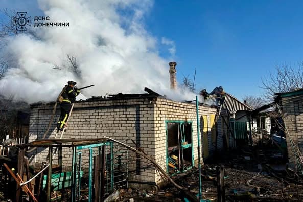 Російський авіаудар зруйнував будинок у Родинському на Донеччині