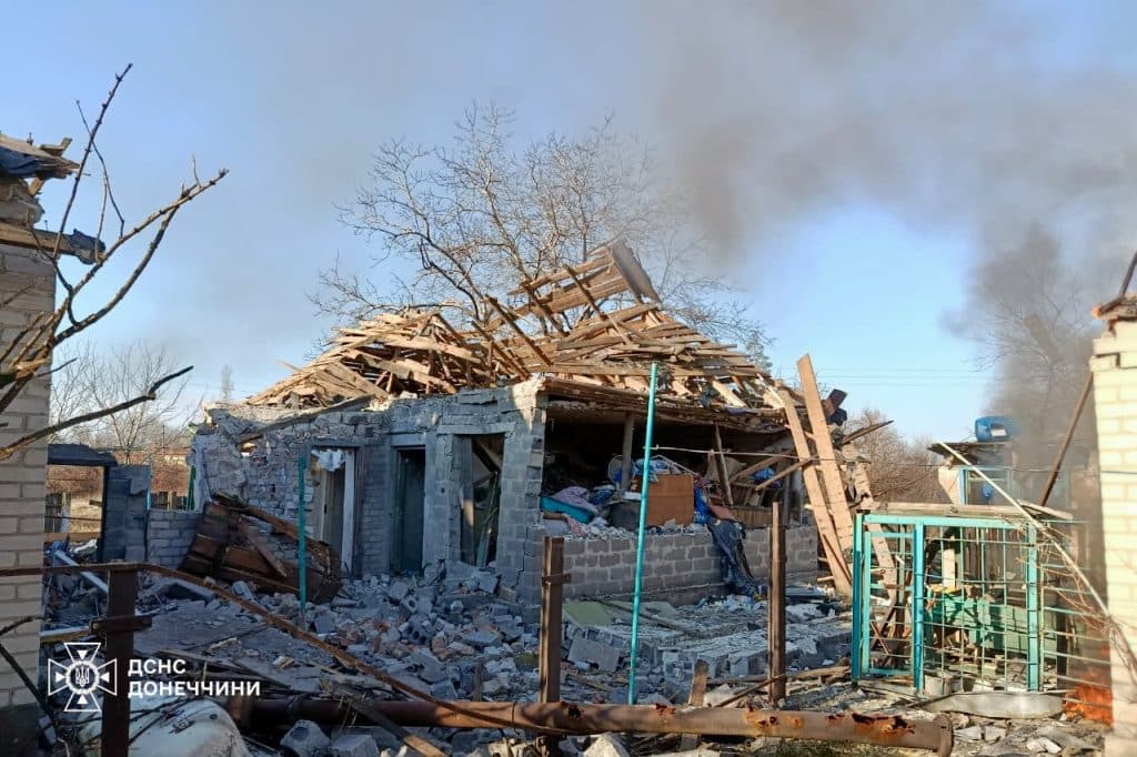 Російський авіаудар зруйнував будинок у Родинському на Донеччині