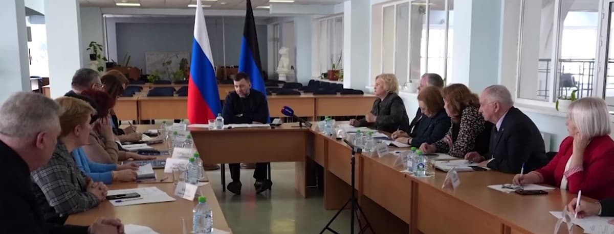 В окупованому Донецьку загарбники хочуть перевести школярів і студентів на "очну форму навчання" без ресурсів