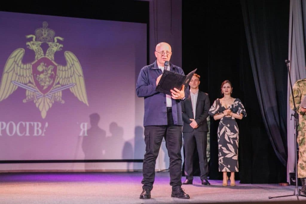 В окупованому Маріуполі російським військовим вручили нагороди за нищення міста