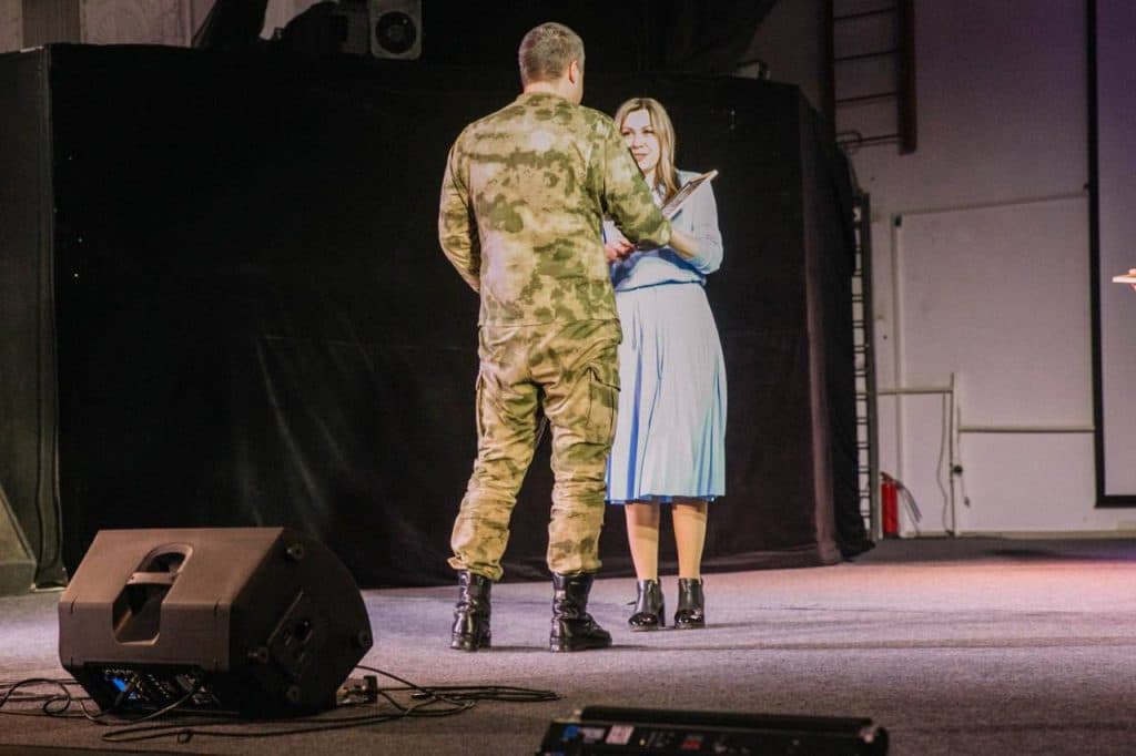 В окупованому Маріуполі російським військовим вручили нагороди за нищення міста