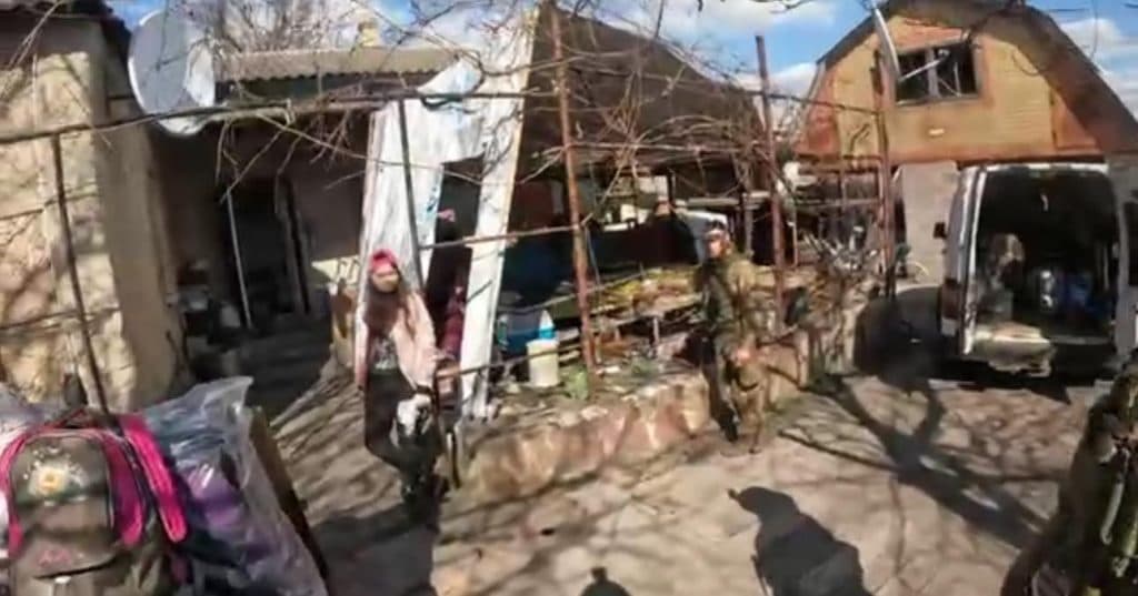 Из Комарского общества удалось эвакуировать еще одного ребенка и 10 взрослых