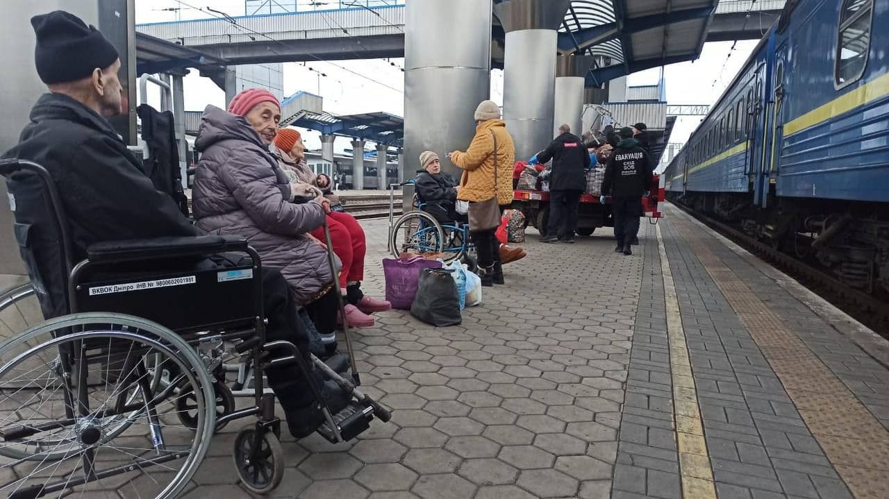 евакуація маломобільних Схід SOS