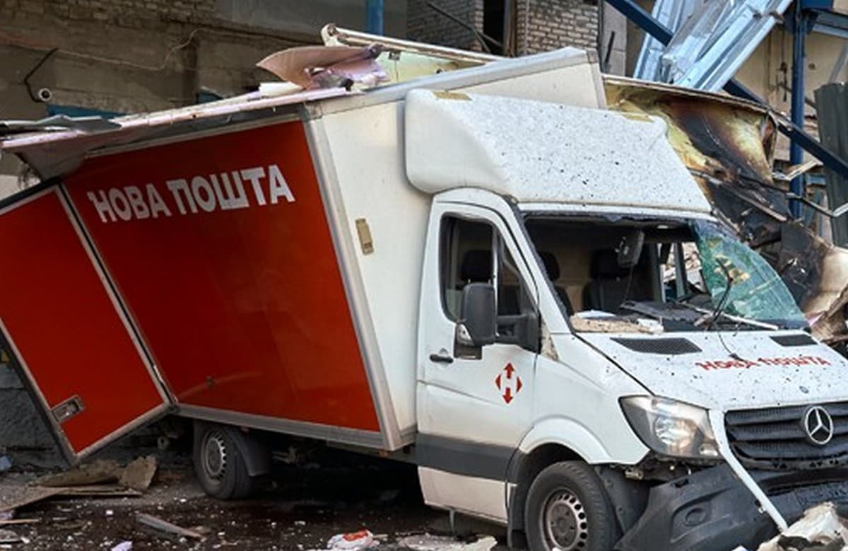 У Родинському на Донеччині під ворожий обстріл потрапила автівка "Нової пошти", є поранений