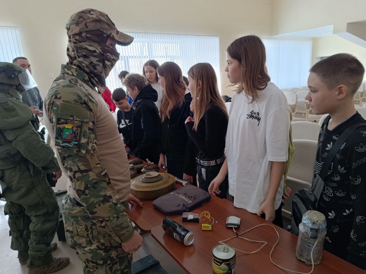 пропаганда у школі луганщини