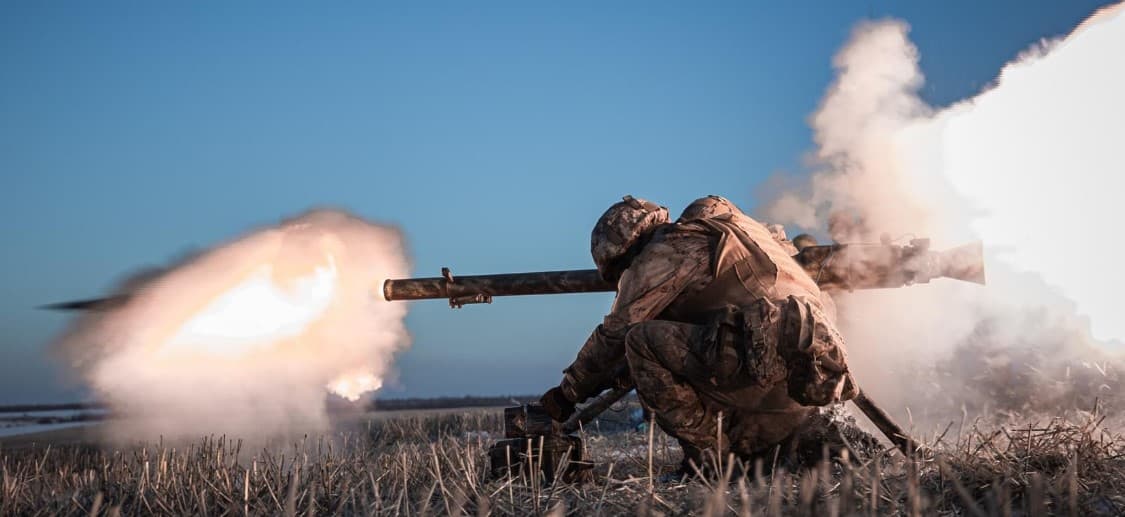 стріляє боєць 93 омбр