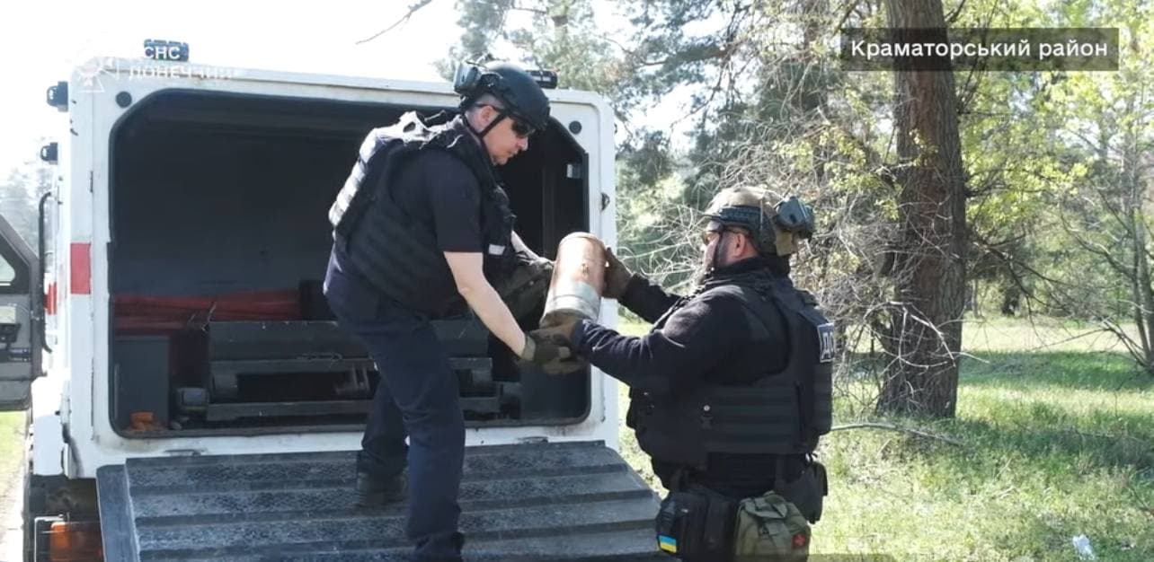 Артснаряд та міна МОН-50: піротехніки ДСНС показали, як знешкоджують залишки війни на Лиманщині