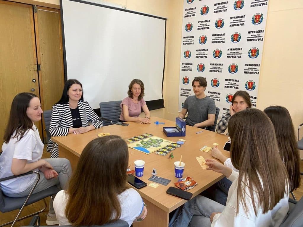 Для молодых переселенцев из трех общин провели игровые сессии Код Донетчины