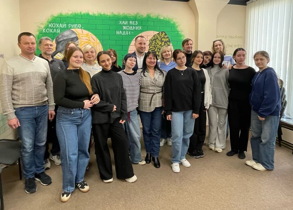 Для переселенців з Луганщини у Києві відкрили новий молодіжний простір