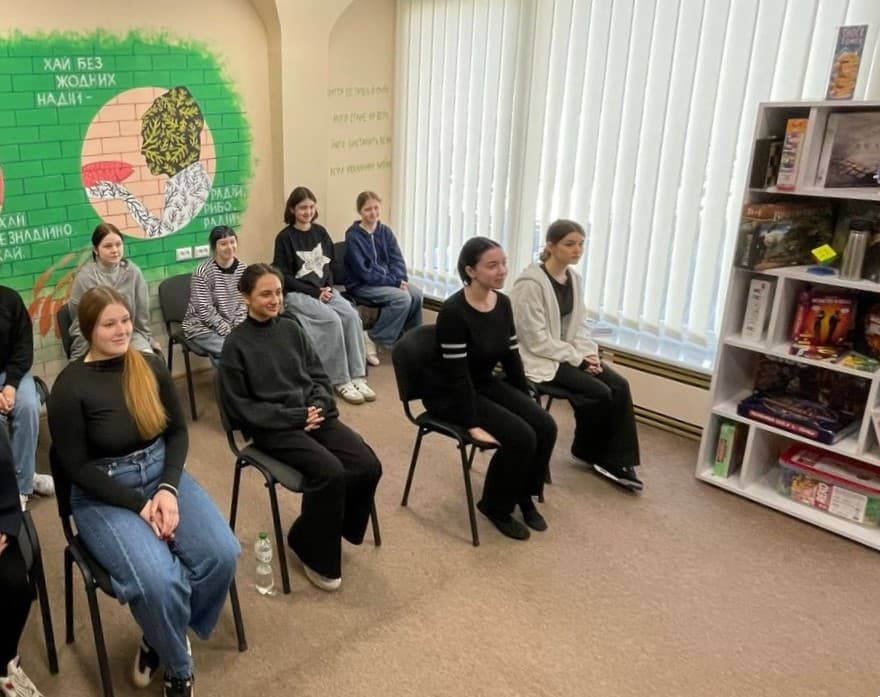 Для переселенцев из Луганщины в Киеве открыли новое молодежное пространство