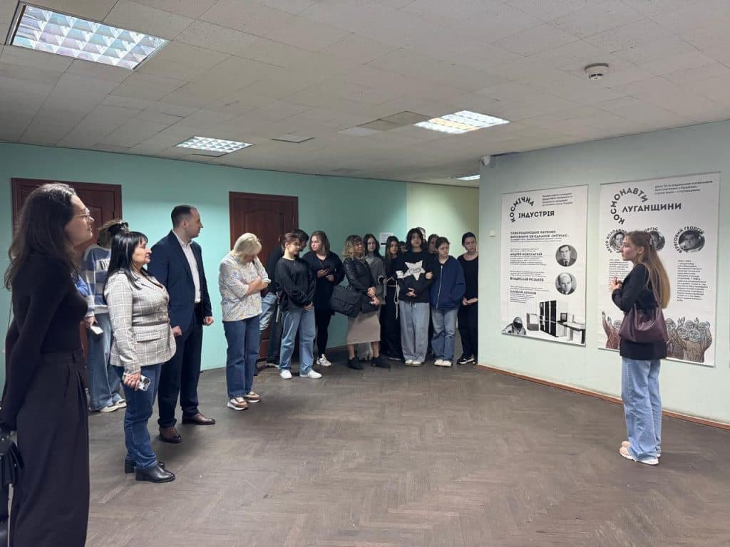 Для переселенцев из Луганщины в Киеве открыли новое молодежное пространство