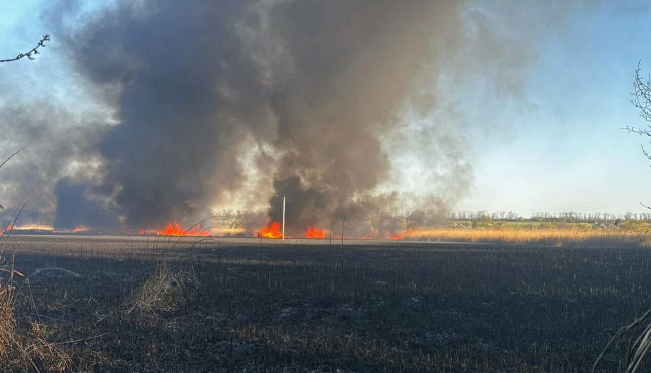 Рятувальники ліквідували пожежі після обстрілів в Лимані і Костянтинівці