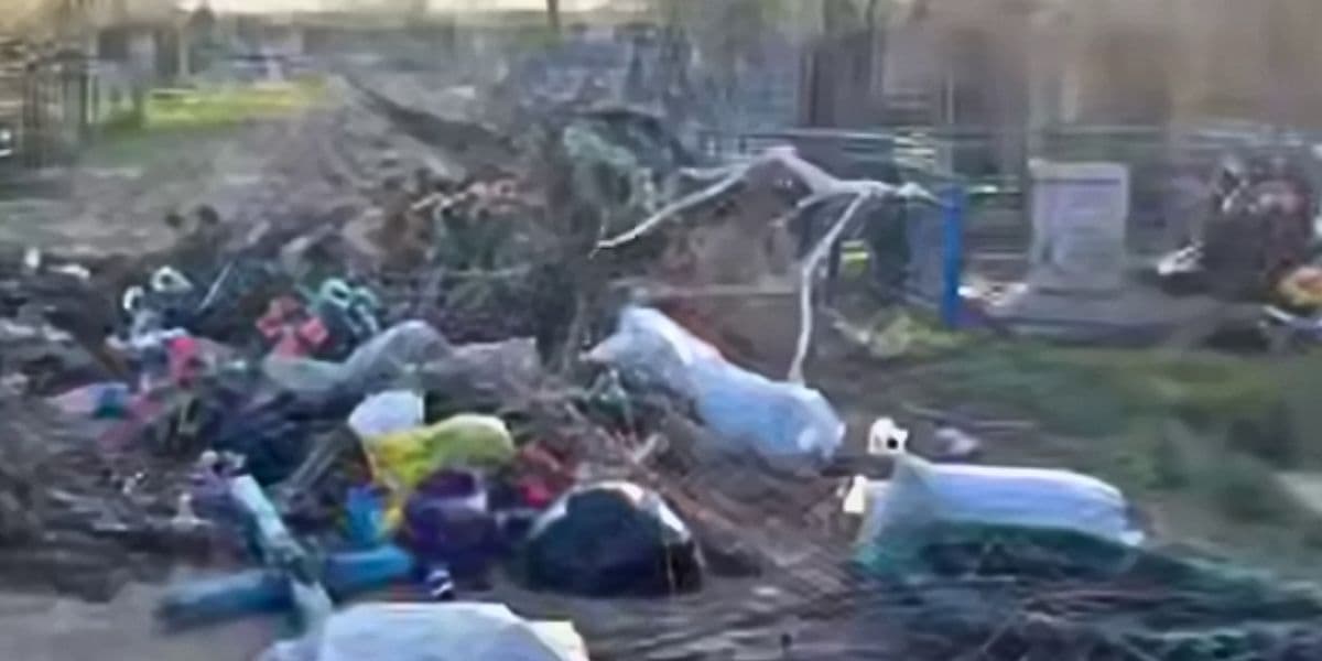 Напередодні Великодня цвинтарі окупованої Луганщини перетворилися на стихійні звалища