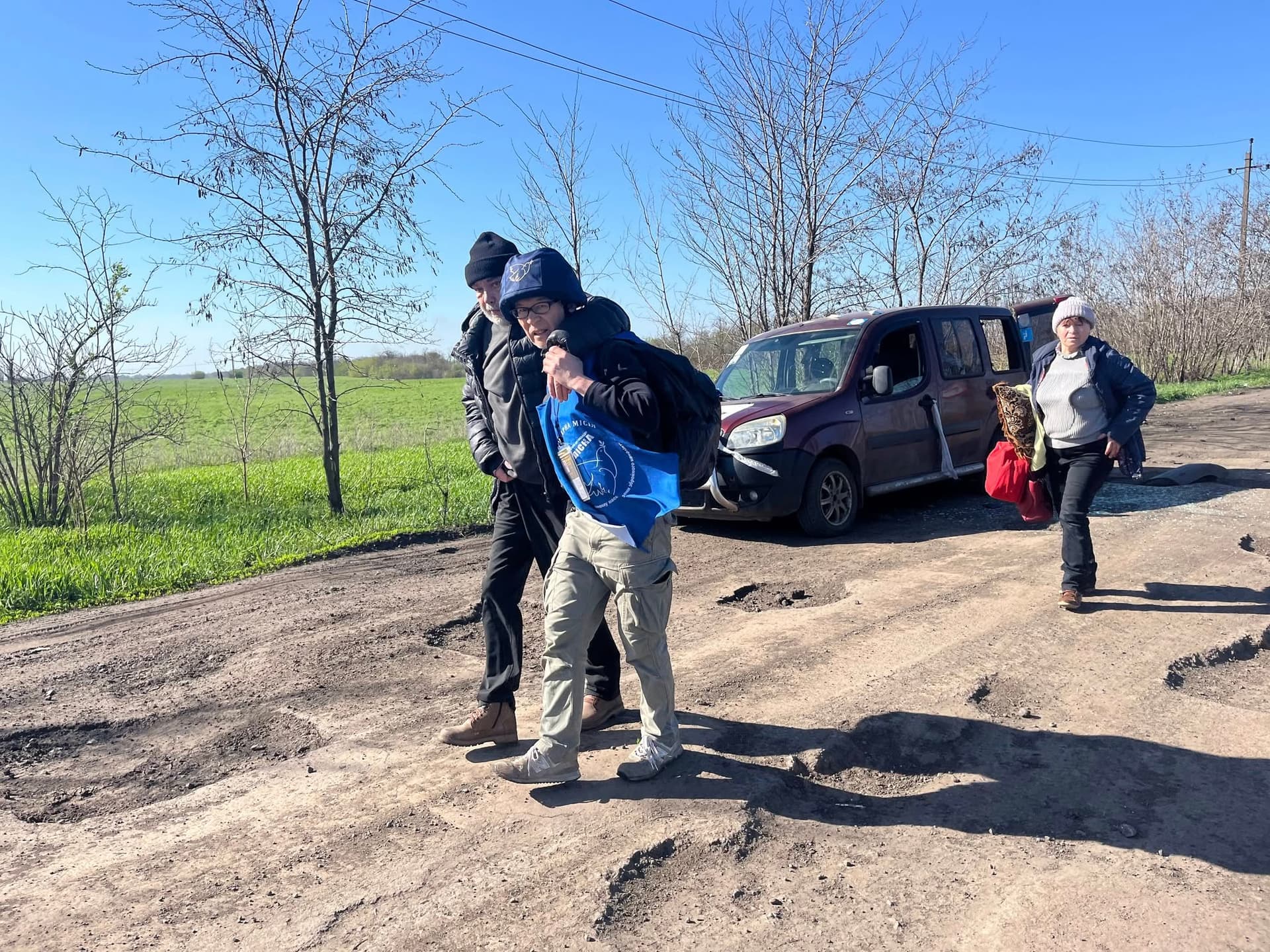 Росіяни атакували евакуаційну автівку з людьми біля Костянтинівки