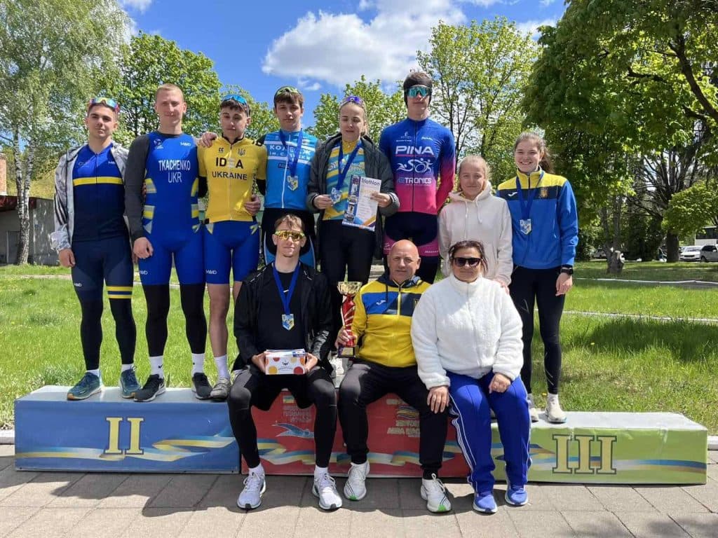 Тріатлоністи зі Слов'янської громади стали переможцями та призерами чемпіонатів України