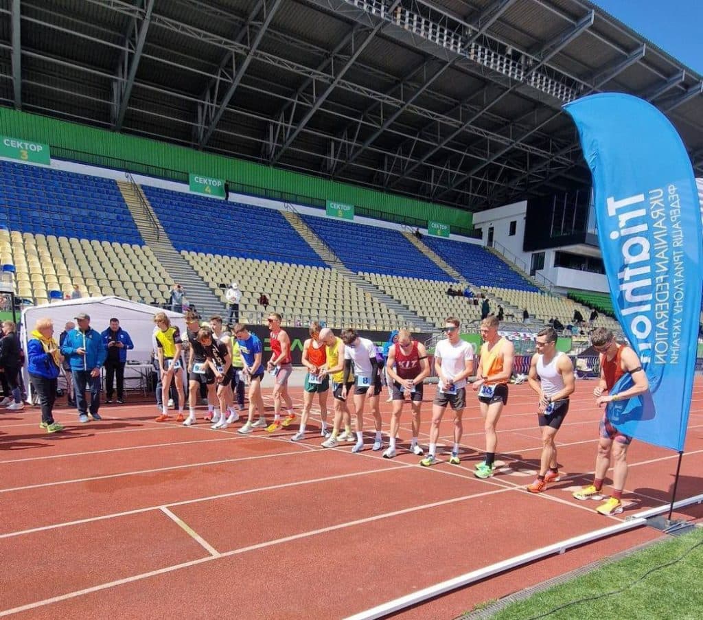 Тріатлоністи зі Слов'янської громади стали переможцями та призерами чемпіонатів України