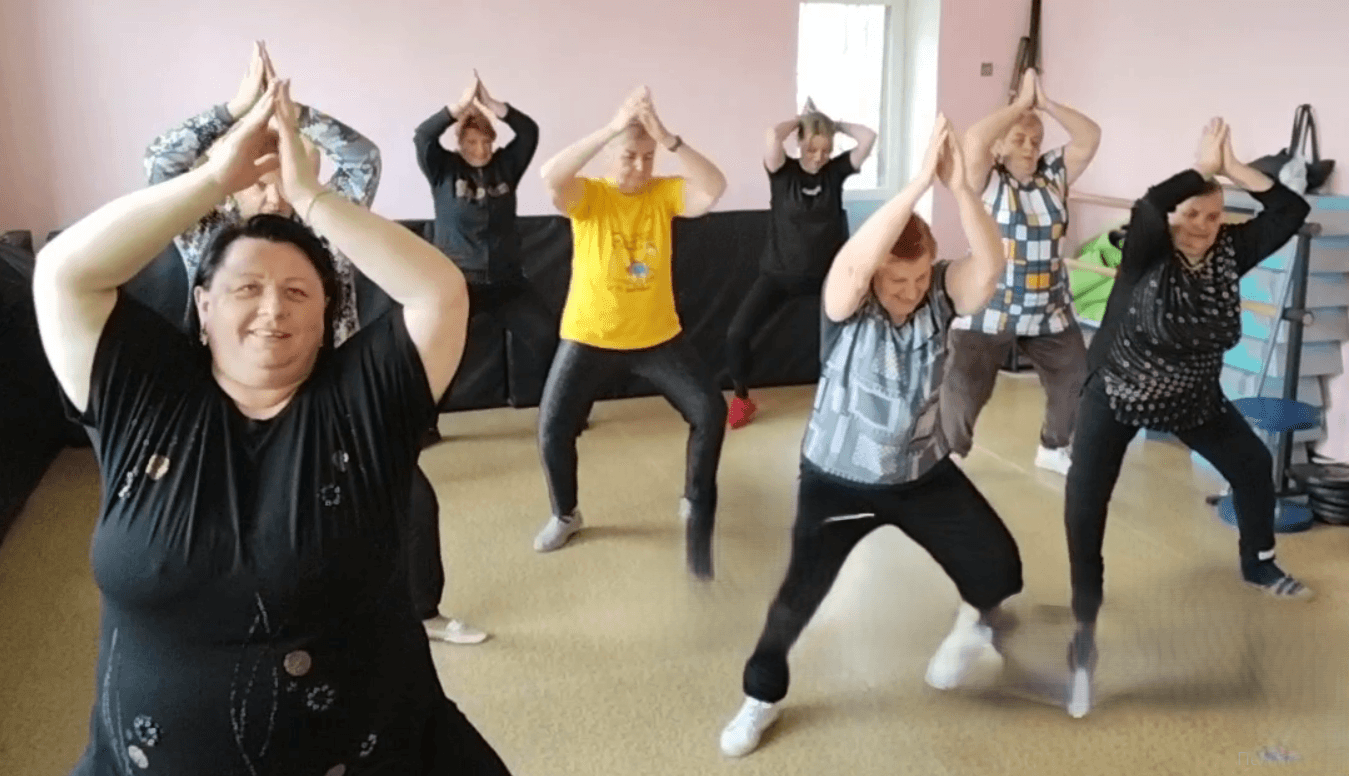 Тривають заняття Жіночого спортивного клубу в хабі Селидівської громади в Кам'янському