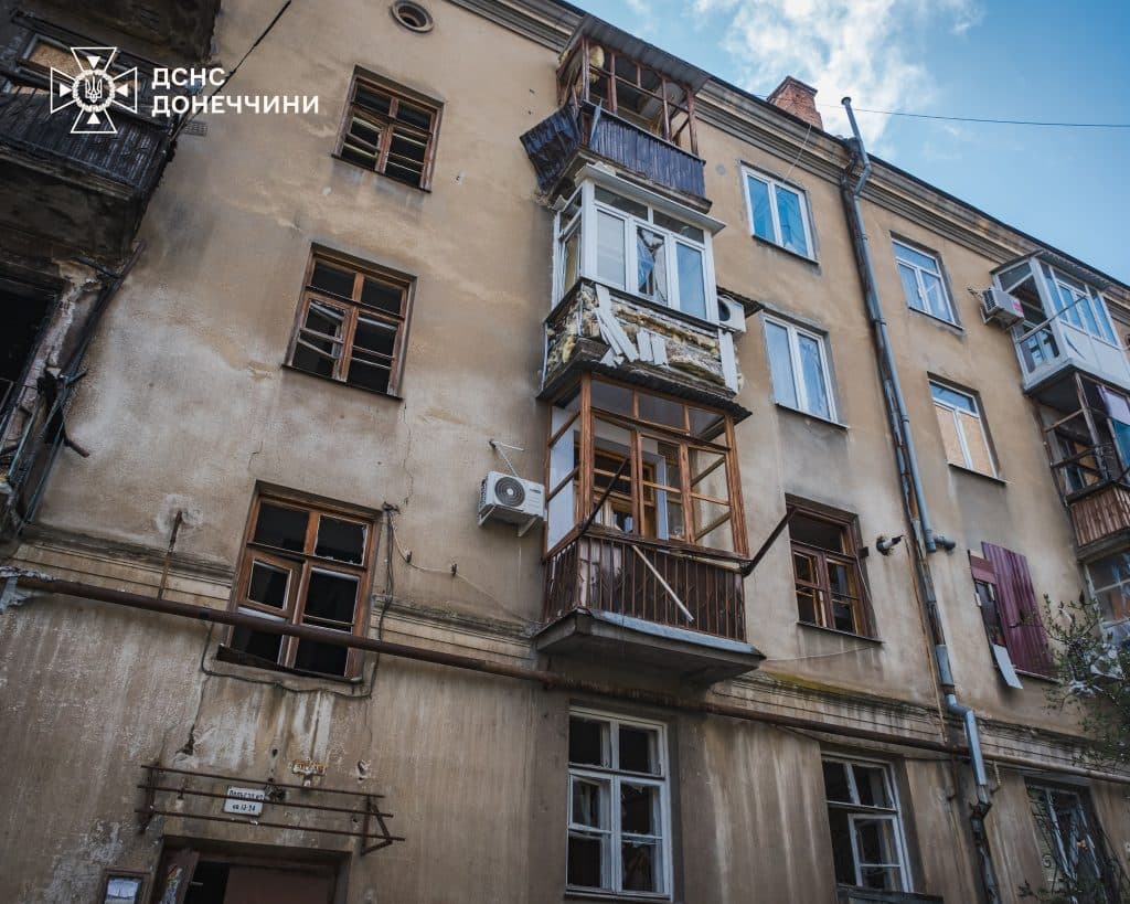 В Краматорске демонтировали аварийные конструкции дома, поврежденного российским дроном 8 апреля