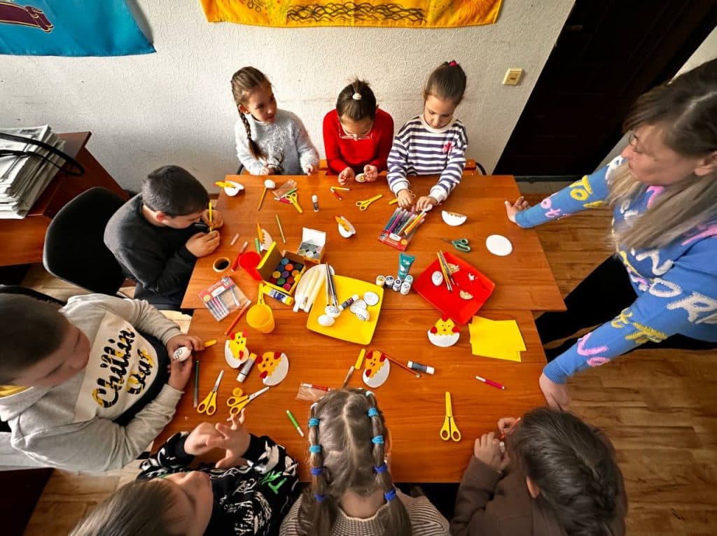 У Кропивницькому для дітей з Покровська провели Великодній майстер-клас