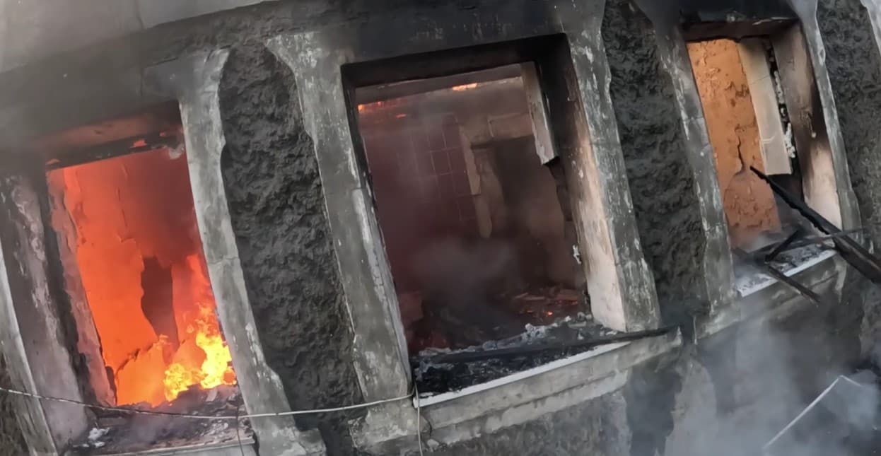 У Родинському рятувальники загасили пожежу, що виникла внаслідок ворожого обстрілу