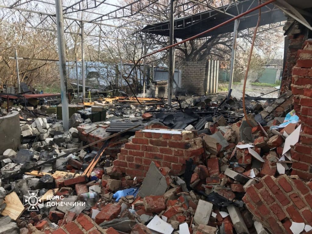 В Славянске огнеборцы обуздали пожар после вражеского обстрела