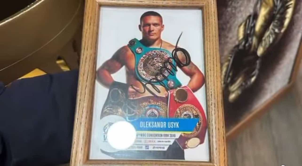 В окупованому Донецьку загарбники здійснили облаву в кафе через портрет українського чемпіона Усика