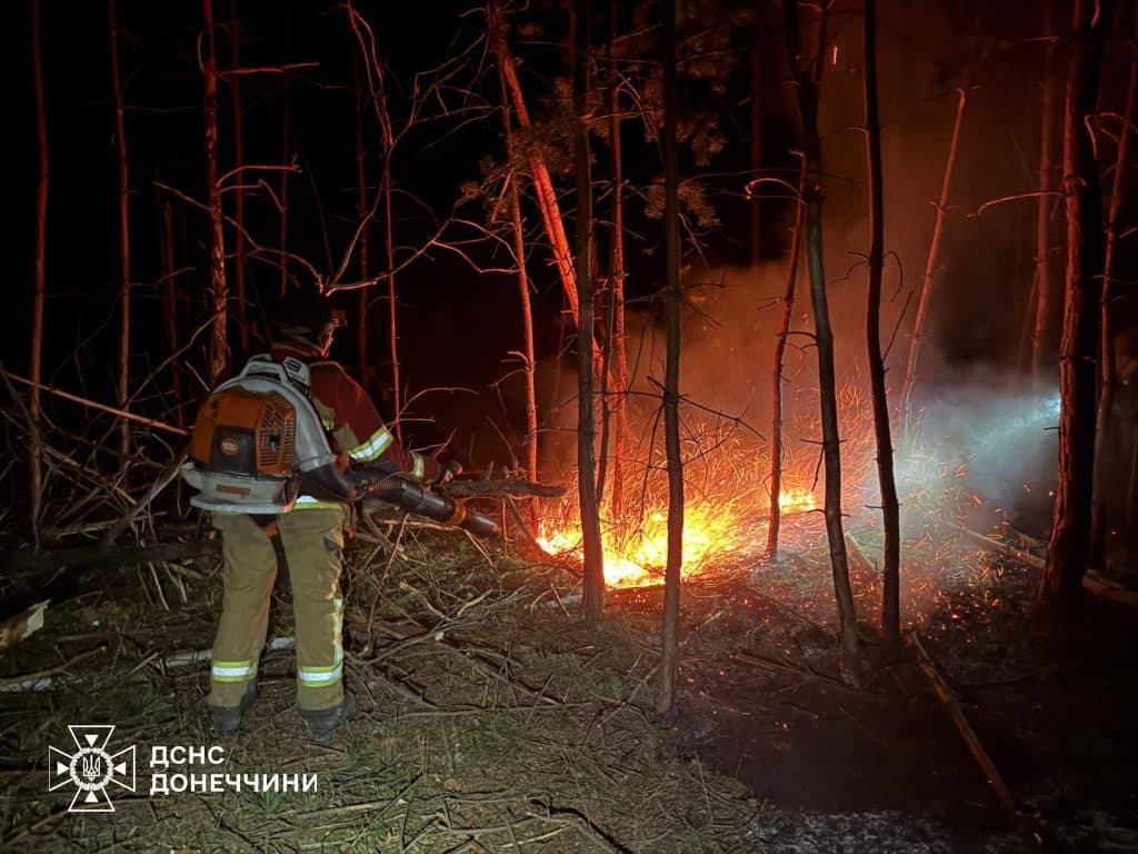 Вогнеборці ліквідували пожежі, спричинені російськими обстрілами Лиманщини