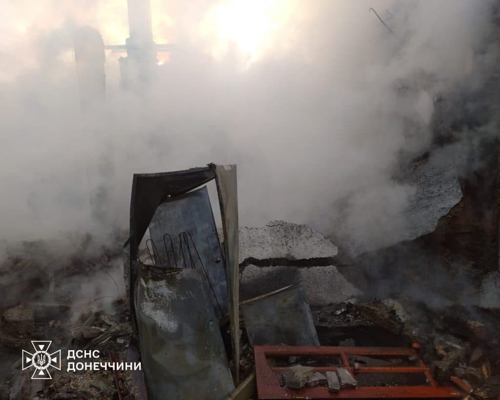 Ворожий обстріл спричинив пожежу в житловому секторі Родинського