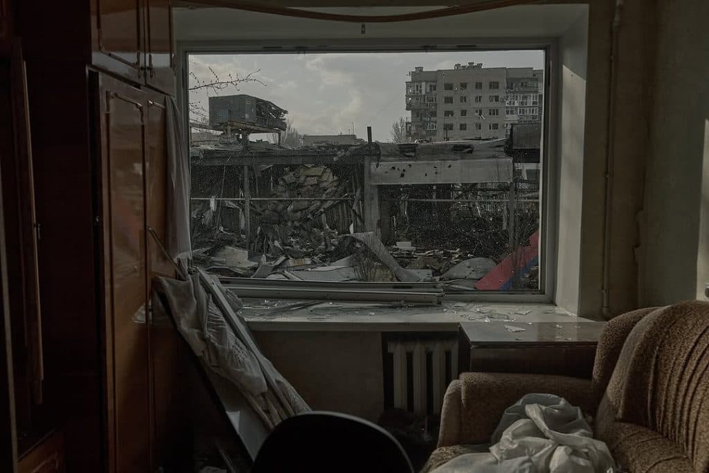 Жертви обстрілів, могили і пастки з дронів: військовий фотограф розповів, що побачив у фронтовому Покровську