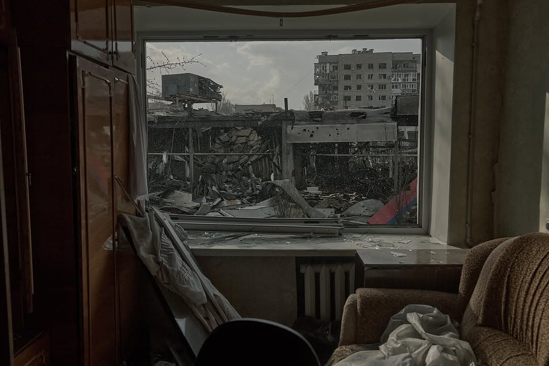 Жертви обстрілів, могили і пастки з дронів: військовий фотограф розповів, що побачив у фронтовому Покровську