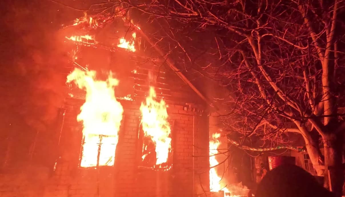 горить будинок у кіндратівці