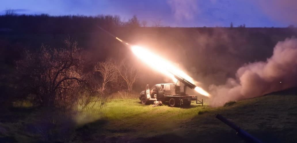 стріляє бандерамобіль