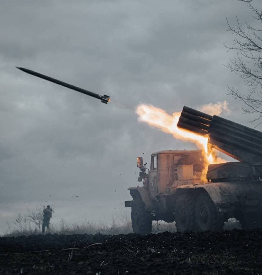 стріляє град