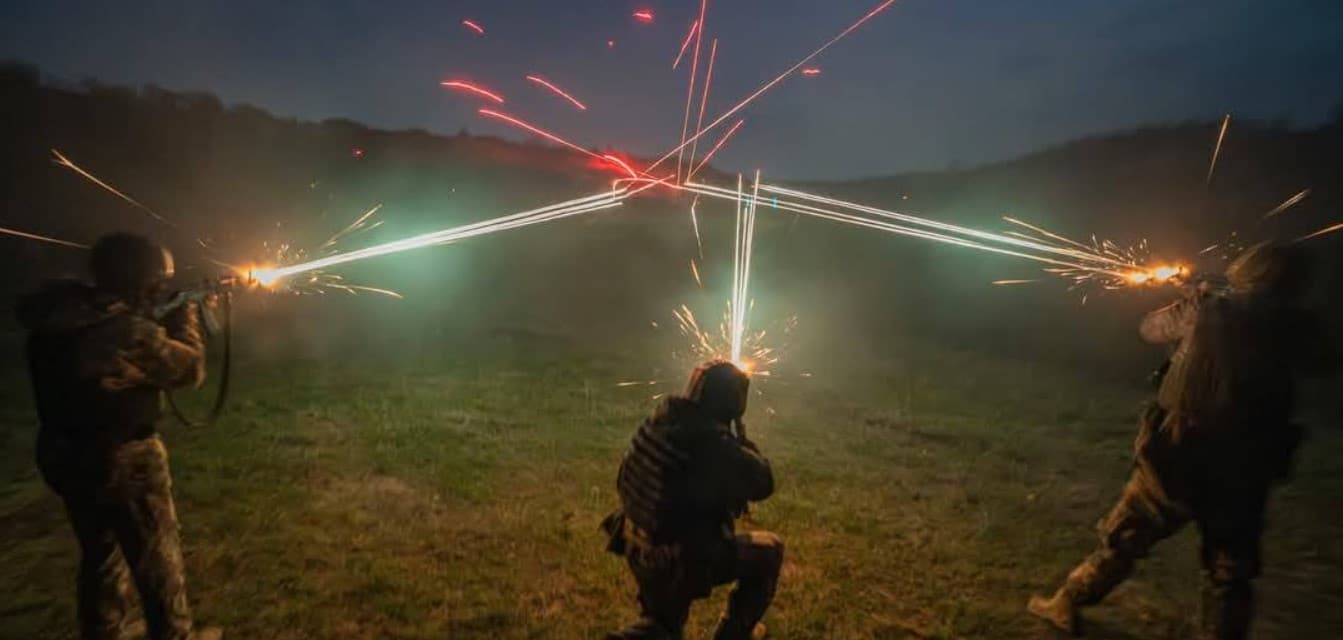 стріляють бійці 58 ОМПБр