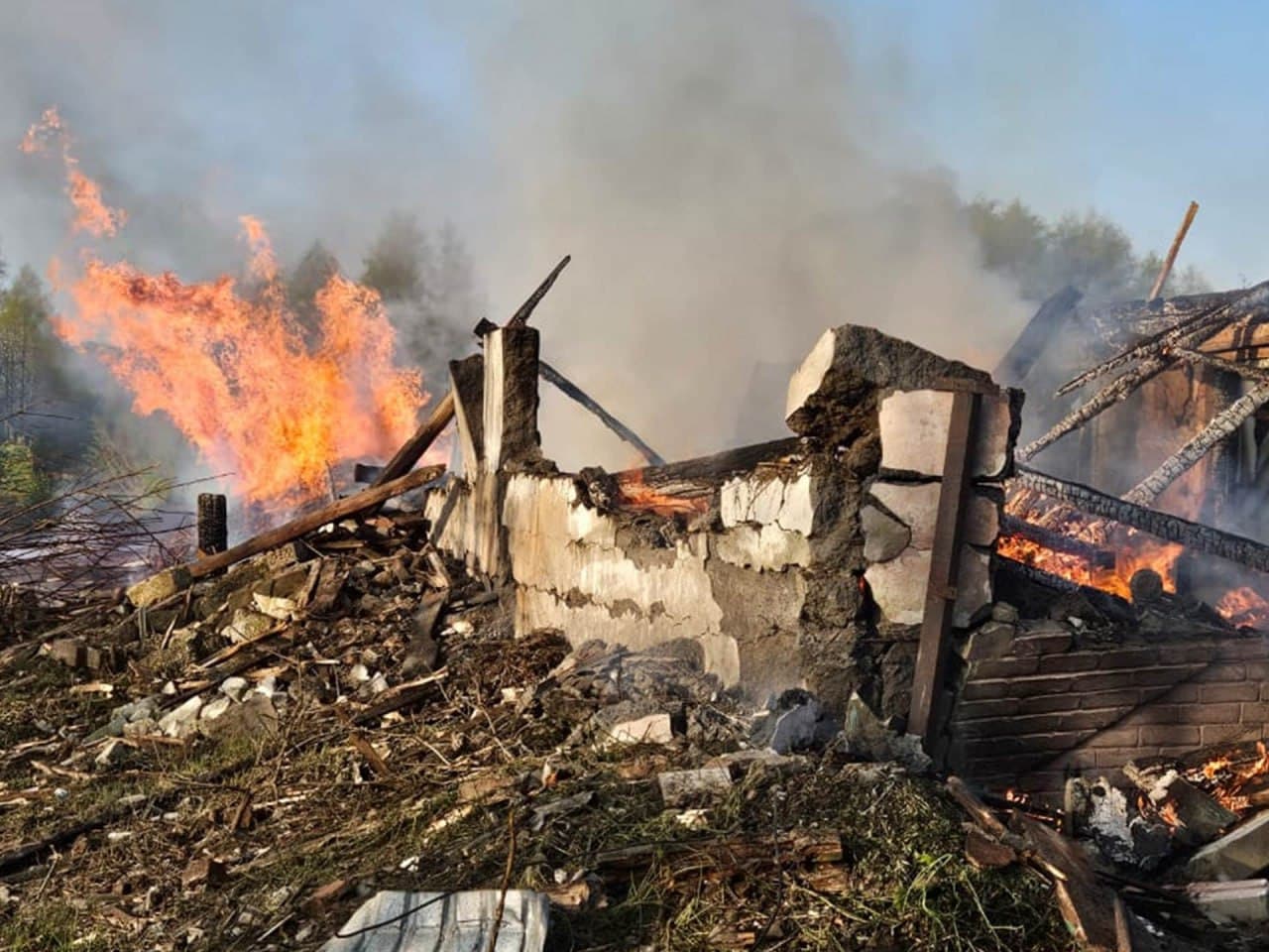 зроуйновний будинок у яровій