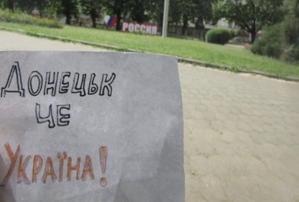 Активісти руху "Жовта Стрічка" провели акції у Донецьку, Луганську та Алчевську