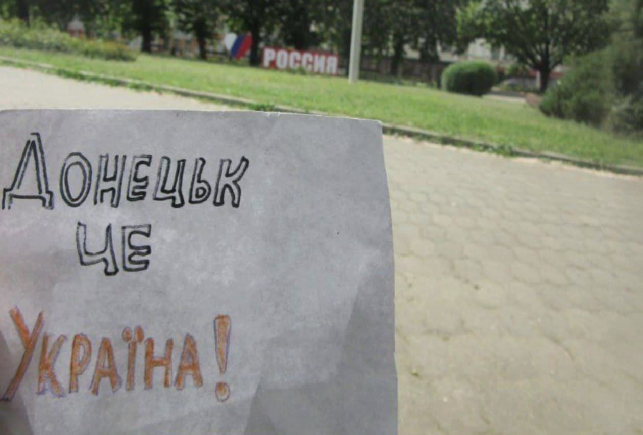 Активісти руху "Жовта Стрічка" провели акції у Донецьку, Луганську та Алчевську