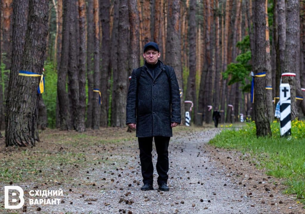 Биківнянські могили