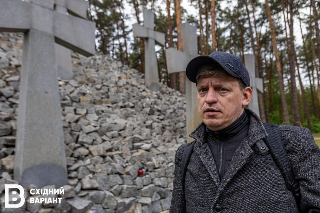 Биківнянські могили