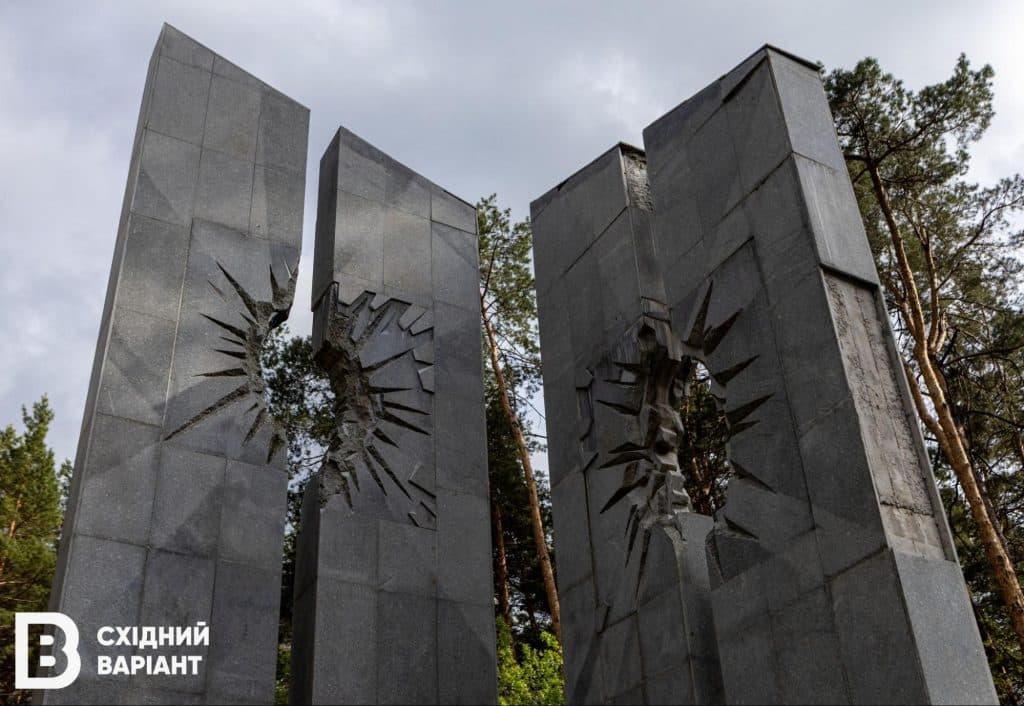 Биківнянські могили