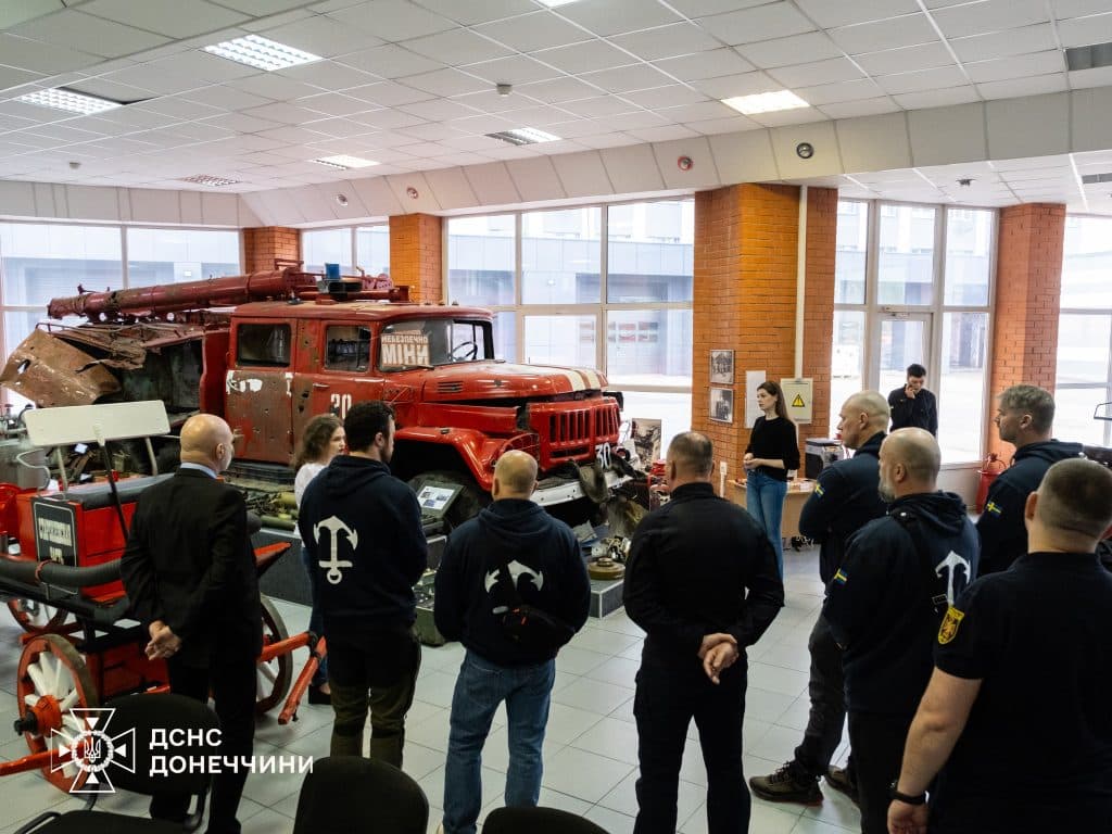 В Украину прибыла делегация спасателей из шведского города Норртелье, которая встретилась с чрезвычайными работниками Донбасса