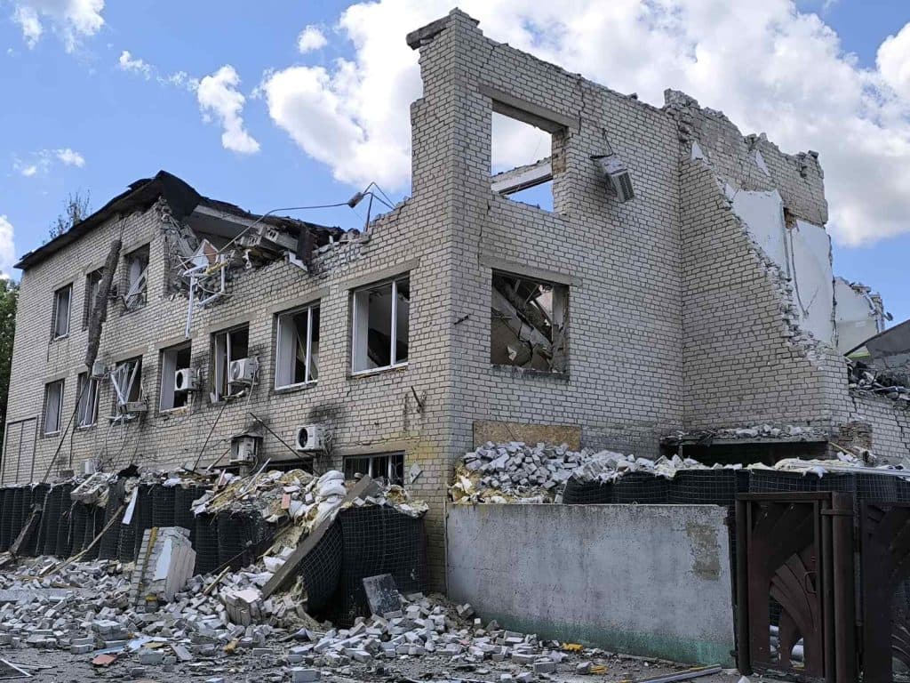 Газівники Донеччини показали, зруйновану росіянами будівлю міськгазу в Покровську