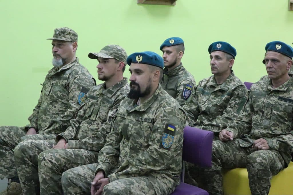 Морські піхотинці, які захищають Донеччину, отримали нагородили Ради оборони області