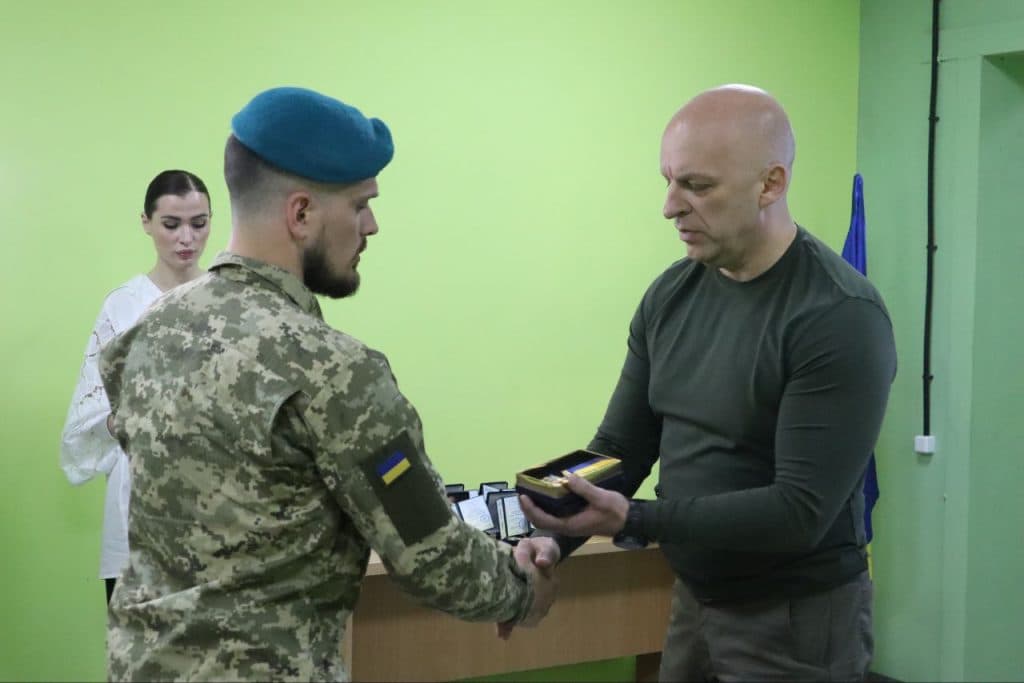 Морські піхотинці, які захищають Донеччину, отримали нагородили Ради оборони області