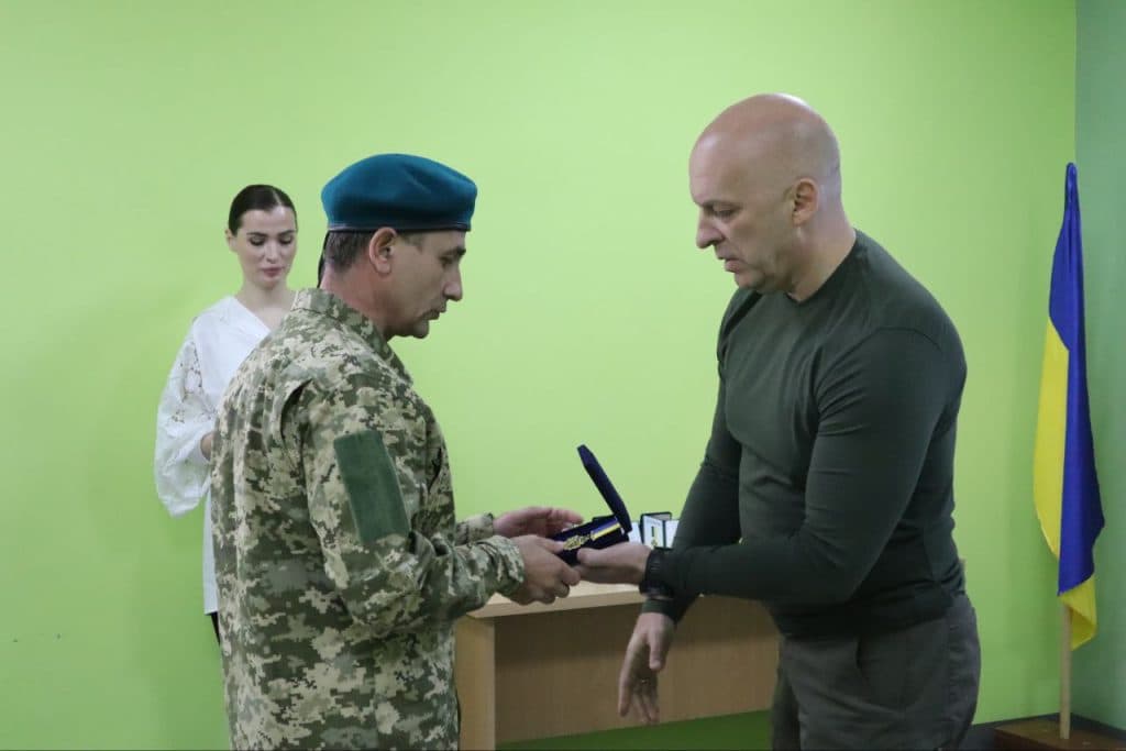 Морські піхотинці, які захищають Донеччину, отримали нагородили Ради оборони області