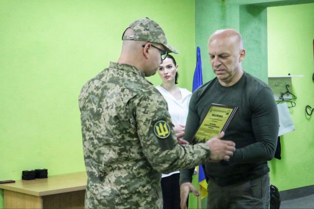 Морські піхотинці, які захищають Донеччину, отримали нагородили Ради оборони області