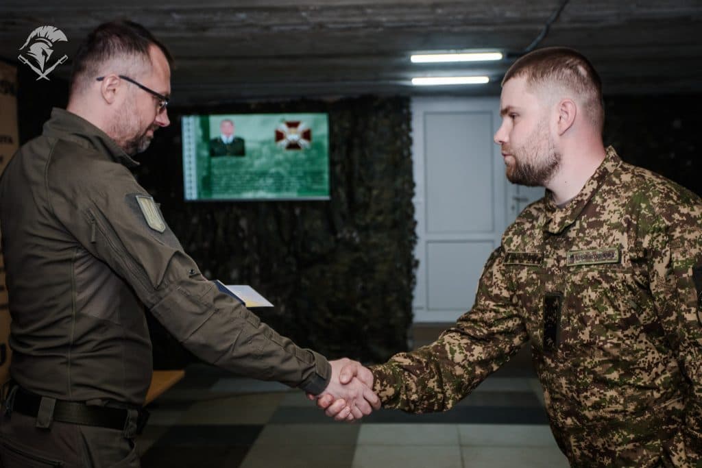 Пятеро бойцов Славянской бригады НГУ награждены знаками уважения «Защитнику Луганщины»
