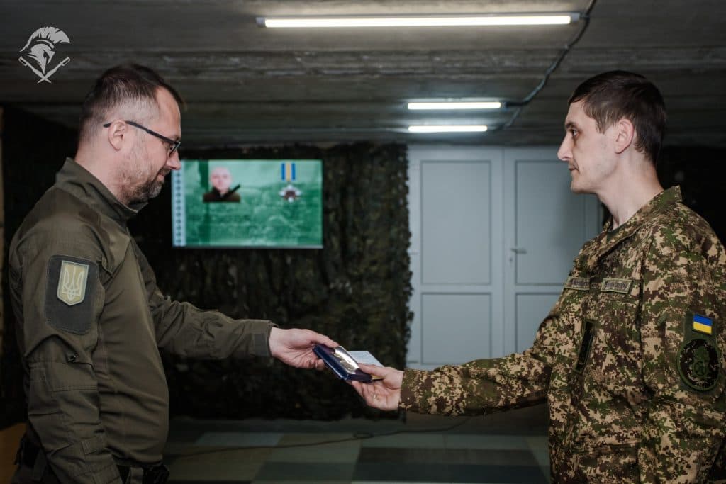 Пятеро бойцов Славянской бригады НГУ награждены знаками уважения «Защитнику Луганщины»